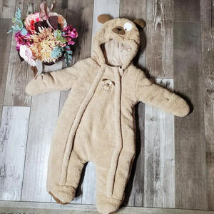 Bebe d' Amour Fuzzy Dog Bunting Snowsuit Hooded w/ Ears & Tail Size 6/9M EUC